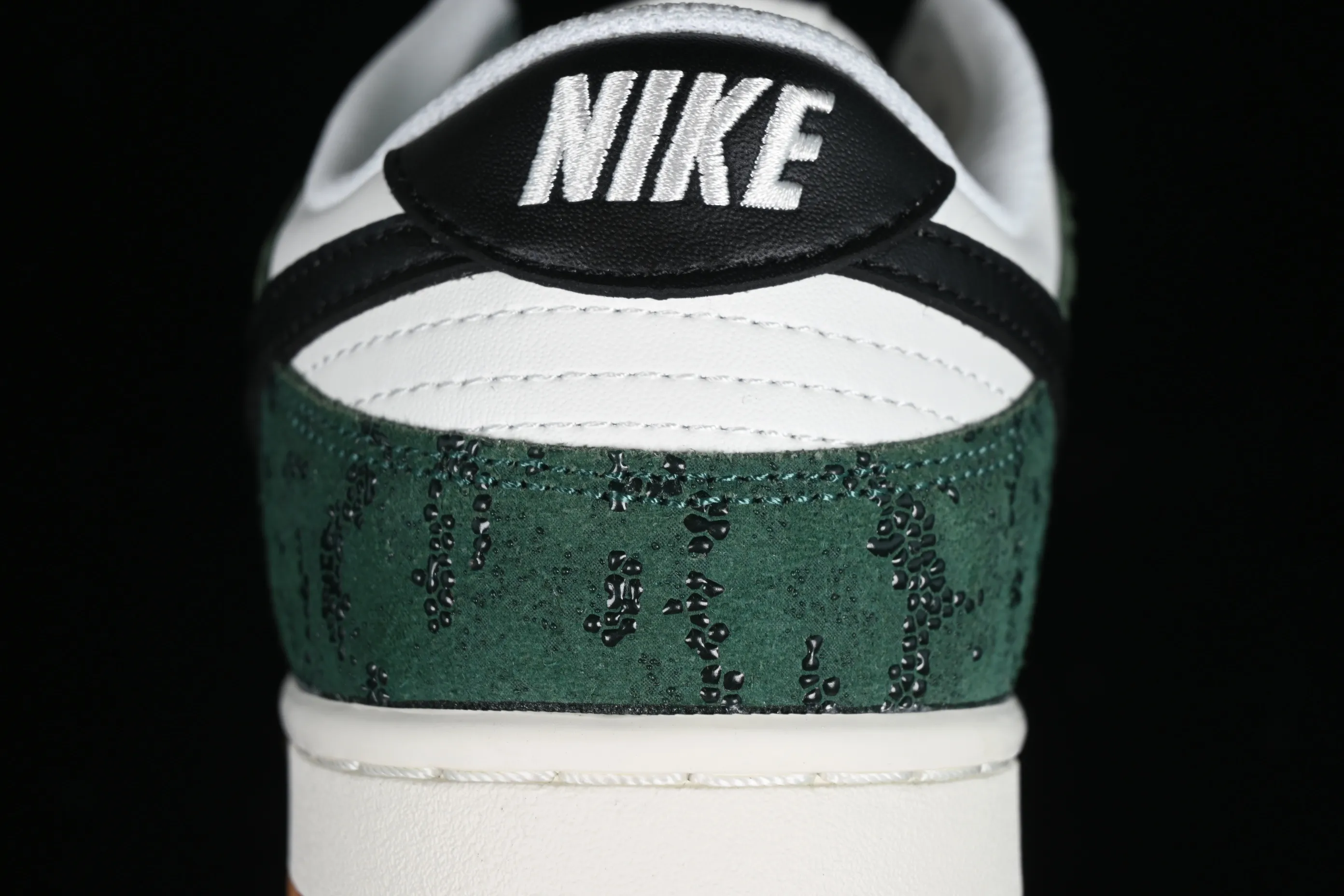 All categories Nk SB Dunk series Nk SB Dunk Low low-top sneakers Nk Dunk Low "Green Snake" white-green snake pattern SB low-top casual sports skateboard shoes FQ8893-397